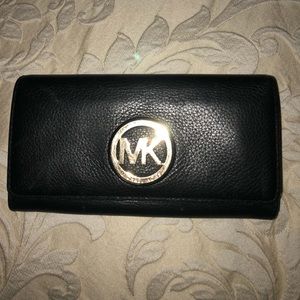 Black leather Michael kors wallet